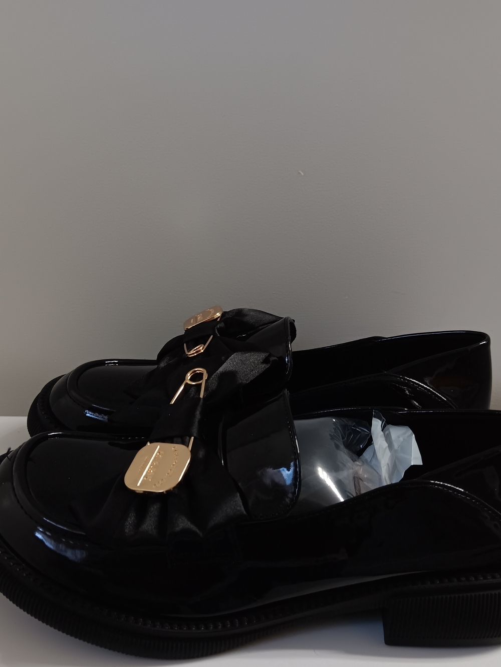 Ming Shun Black Patent Loafers with Satin Bow - Picture 2 of 3